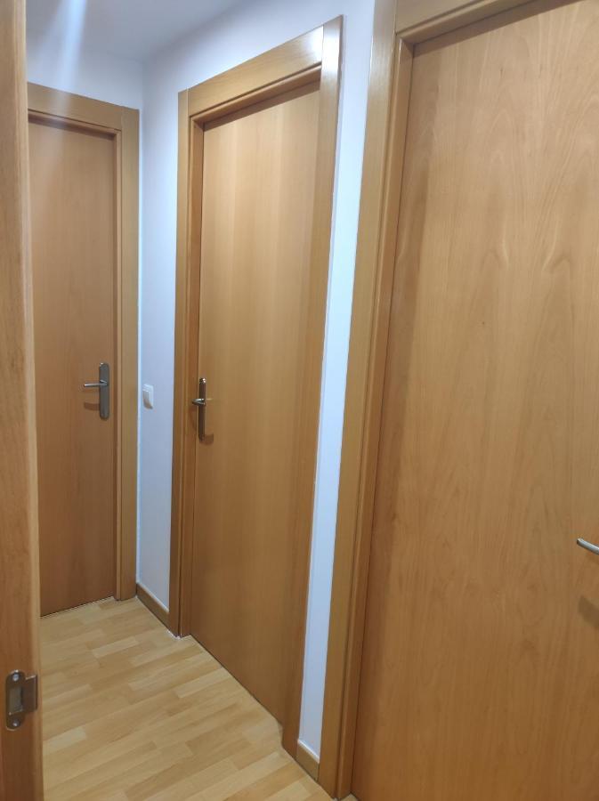 Fast Single Rooms, Madrid